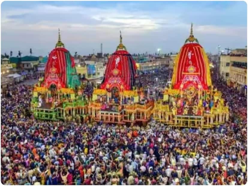সেইমতো পুরীতে এ বার উল্টো রথযাত্রা অনুষ্ঠিত হবে ১৬ জুলাই, মঙ্গলবার৷ সেদিন মাসির বাড়ি থেকে রথে করে ফের মন্দিরে ফিরে আসবেন জগন্নাথদেব, বলভদ্রদেব ও দেবী সুভদ্রা৷