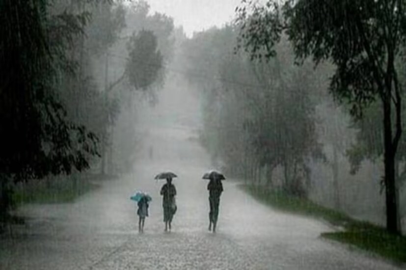 শুক্রবার ভারী থেকে অতি ভারী বৃষ্টির সতর্কতা রয়েছে দার্জিলিং, আলিপুরদুয়ার এবং জলপাইগুড়ি জেলায়। 