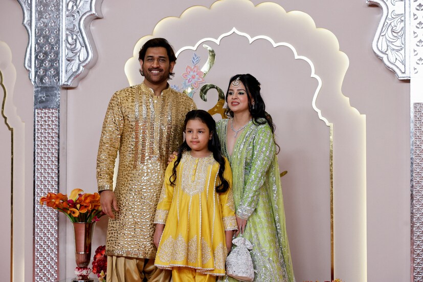 টাউরিয়ান ওয়ার্ল্ড স্কুল ৬৫ একর জমির ক্যাম্পাস নিয়ে তৈরি। শিক্ষার জন্য একটি সামগ্রিক পরিমণ্ডল এবং শিক্ষার্থী কেন্দ্রিক দৃষ্টিভঙ্গি নিয়ে তৈরি হয়েছিল এই স্কুল। প্রতিষ্ঠাতা অমিত বাজলা লন্ডন স্কুল অফ ইকোনমিক্সের প্রাক্তন ছাত্র। শুরু থেকেই স্কুলের চালিকা শক্তি এবং এখন এর চেয়ারম্যান হিসেবে দায়িত্ব পালন করছেন তিনি। এখন মুম্বাইতে থাকেন। বাজলা স্কুলটিকে একটি শীর্ষস্থানীয় প্রতিষ্ঠানে পরিণত করেছেন, যা শিক্ষাবিদ এবং ব্যক্তিগত উন্নয়ন উভয়ের উপর জোর দেয়। 