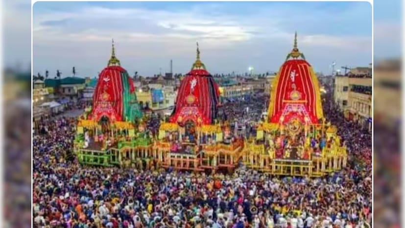 যদি বাড়তি ছুটি না পান, তাহলে রথযাত্রায় শুধু সপ্তাহান্তের ছুটিতে ঘুরে আসতে পারেন ঘরের কাছেই অন্য কোনও বিখ্যাত রথযাত্রায়৷