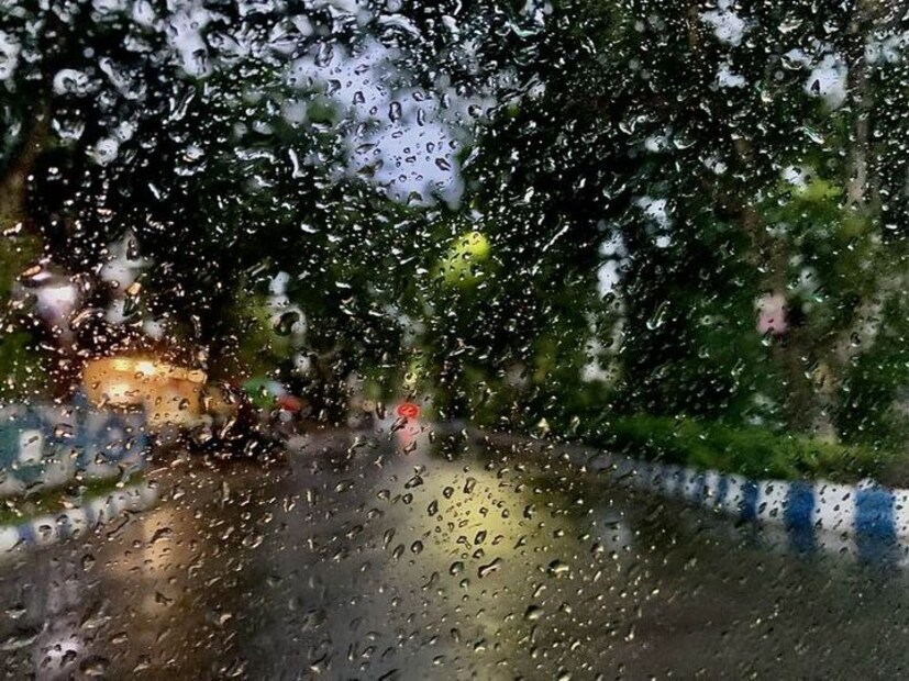  আলিপুর আবহাওয়া দফতর জানিয়েছে, পশ্চিম-মধ্য এবং সংলগ্ন উত্তর-পশ্চিম বঙ্গোপসাগরে একটি নিম্নচাপ অঞ্চল তৈরি হয়েছে। আগামী দু’তিন দিনে তা আরও ঘনীভূত হয়ে উত্তর-পশ্চিমে ওড়িশা উপকূলের দিকে এগোবে।
