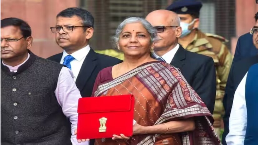 ২০২২ সালে, নির্মলা সীতারমণ পরেছিলেন একটি কফি রঙের শাড়ি। সেটি ছিল একটি বোমকাই শাড়ি যা ওড়িশার অন্যতম জনপ্রিয় শাড়ি।