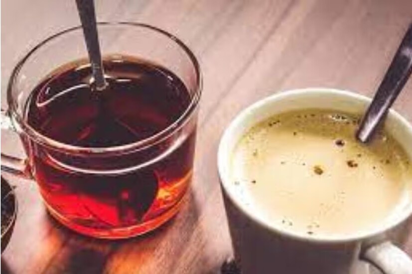 এই প্রসঙ্গে সোশ্যাল মিডিয়ায় পোস্ট করেছেন পুষ্টিবিদ দীক্ষা ভাভসর সাভালিয়া৷ তিনি জানাচ্ছেন চা এবং কফি দুটোতেই ক্যাফেইন আছে৷ তার প্রভাবে উজ্জীবিত হয় কেন্দ্রীয় স্নায়ুতন্ত্র৷