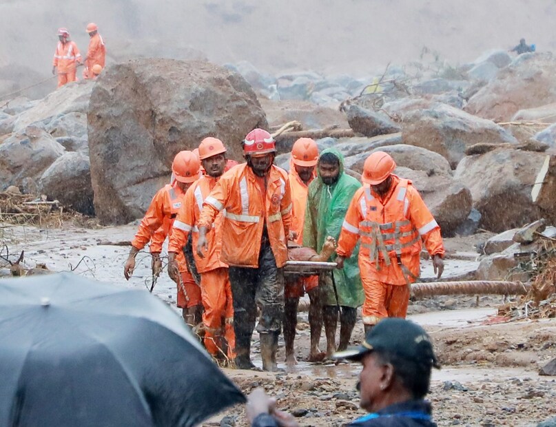 ফায়ার অ্যন্ড রেসকিউ, সিভিল ডিভেন্স, এনডি আর এফ এবং স্থানীয় স্বেচ্ছাসেবী দল মিলিয়ে প্রায় ২৫০ জন কর্মী ক্ষতিগ্রস্ত অঞ্চলে কাজ করছেন৷ উদ্ধারকার্যে ড্রোনের ব্যবহার করা হচ্ছে৷