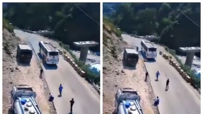 ৪০ জন তীর্থযাত্রী ছিলেন সেই বাসে। ৪০ জন তীর্থযাত্রী ছিলেন সেই বাসে।