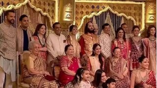 অনন্ত-রাধিকার বিয়ের আগে  গ্রহ শান্তি পুজোয়  গ্রুপ ছবি