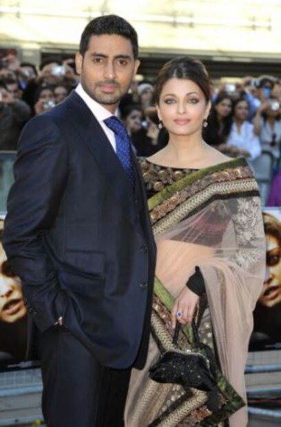 আসলে, দীর্ঘদিন ধরেই অভিষেক ও ঐশ্বর্যের সম্পর্কের টানাপোড়েনের খবরের শিরোনামে। এক সাক্ষাৎকারে দু’জনেই স্বীকার করেছেন যে তাদের মধ্যে মতান্তর রয়েছে৷ 