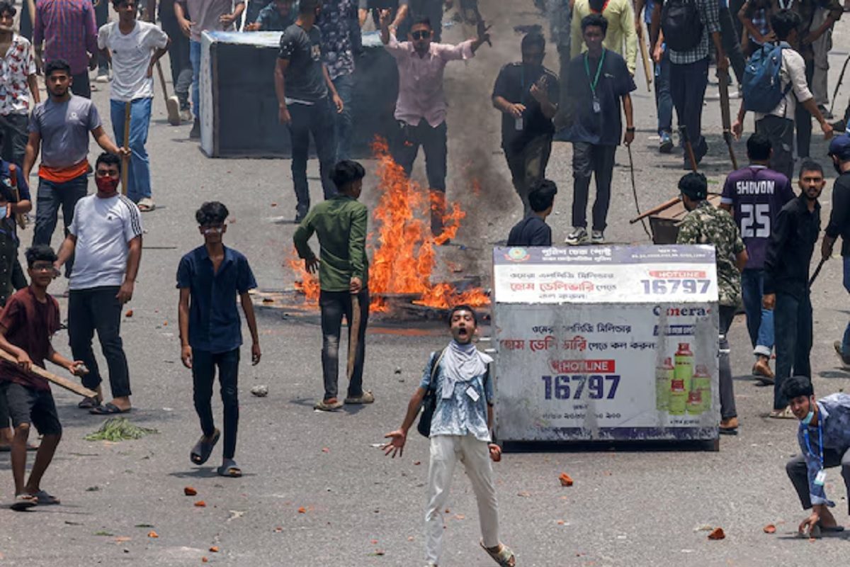বাংলাদেশ থেকে পড়ুয়াদের ফিরিয়ে আনল ভারত, সাহায্য প্রতিবেশী দেশের নাগরিকদেরও বাংলাদেশ থেকে পড়ুয়াদের ফিরিয়ে আনল ভারত, সাহায্য প্রতিবেশী দেশের নাগরিকদেরও