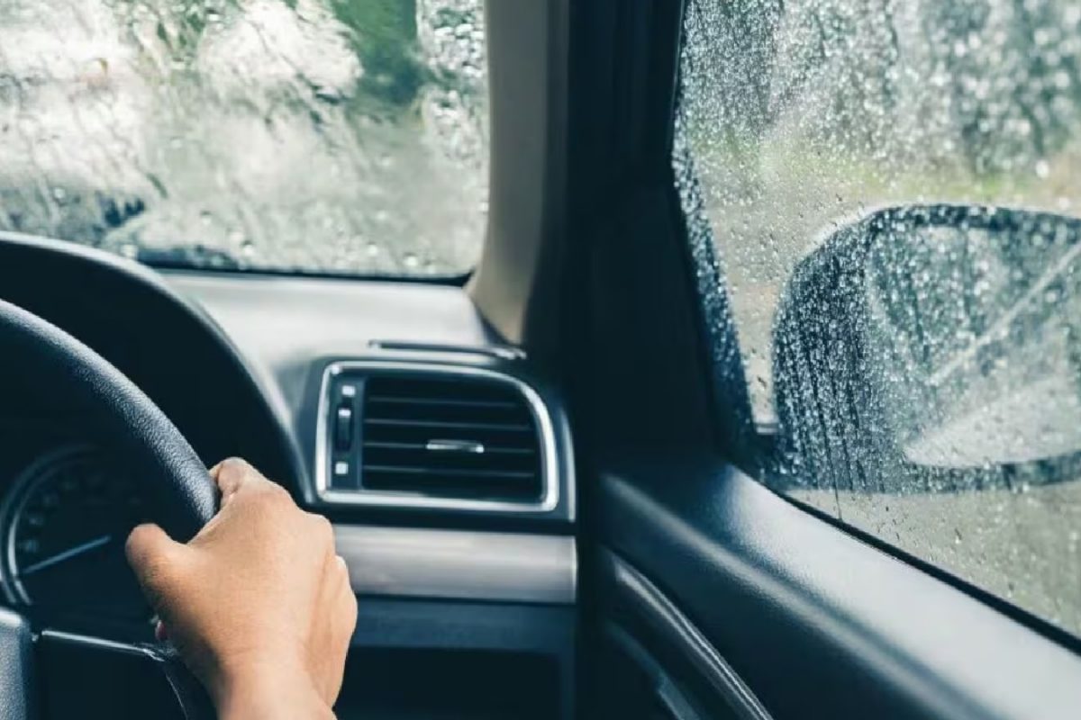 বর্ষাকালে গাড়ির এসি কত তাপমাত্রায় রাখতে হয়? খরচ বাঁচাতে জেনে রাখুন বর্ষাকালে গাড়ির এসি কত তাপমাত্রায় রাখতে হয়? খরচ বাঁচাতে জেনে রাখুন