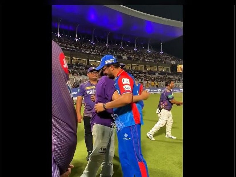 এছাড়াও আরও একটি ভিডিও-য় পোস্ট করেছে কেকেআর নিজেদের অফিসিয়াল এক্স হ্যান্ডেলে৷ ইডেনে ম্যাচ চলাকালীন দিল্লি বনাম কেকেআর ম্যাচের পর সৌরভের সঙ্গে খুনসুটিতে মেতেছিলেন শাহরুখ খান, সেই ভিডিওটিও শেয়ার করেছে কেকেআর৷