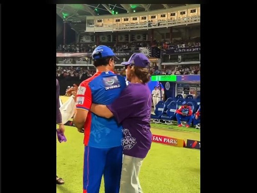 কারণ এর একদিন আগেই ছিল মহেন্দ্র সিং ধোনিরও জন্মদিন৷ আর সেই নিয়ে কিন্তু কেকেআরের পক্ষ থেকে কোনও উইশ নেই৷ তাহলে কি দাদার সঙ্গে এখন দারুণ সখ্যতা কেকআরের৷