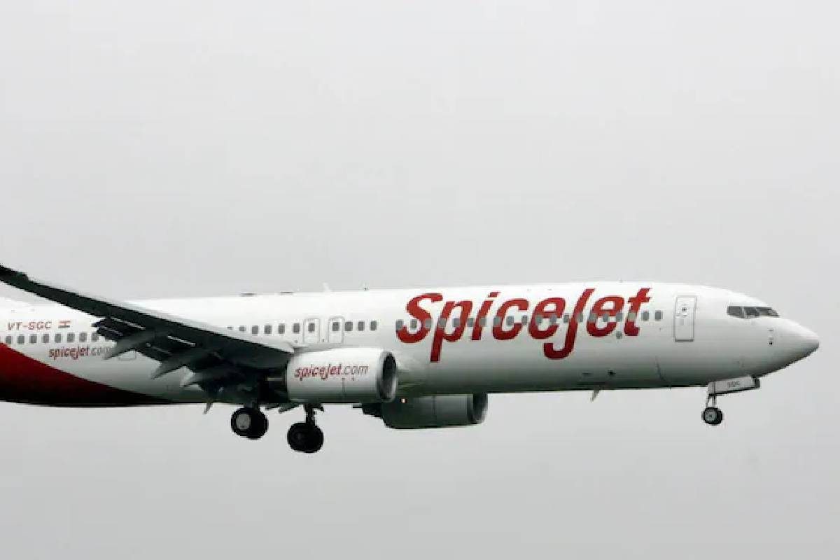 বিমানে যান্ত্রিক ত্রুটি! বাগডোগরায় জরুরি অবতরণ স্পাইসজেটের বিমানের বিমানে যান্ত্রিক ত্রুটি! বাগডোগরায় জরুরি অবতরণ স্পাইসজেটের বিমানের