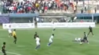 বেঙ্গালুরুর ফুটবল স্টেডিয়ামের একাংশ ভেঙে পড়ল (Photo Credits: X) বেঙ্গালুরুর ফুটবল স্টেডিয়ামের একাংশ ভেঙে পড়ল (Photo Credits: X)