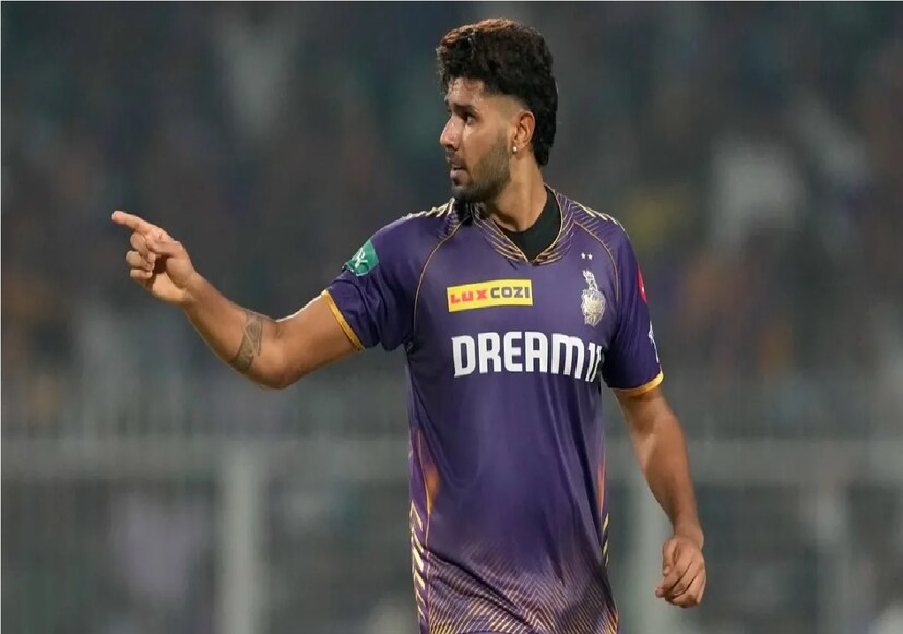 সুযোগ পান হর্ষিত রানা ওডিআই দলে জায়গা পেয়েছেন কেকেআরের ফাস্ট বোলার হর্ষিত রানাও। কেকেআর-র একজন মেন্টর হিসাবে, গম্ভীর হর্ষিতকে খুব কাছ থেকে দেখেছেন এবং তাঁর বোলিংয়ে খুব মুগ্ধ হয়েছেন। এমন পরিস্থিতিতে হর্ষিতকে ওডিআই দলে অন্তর্ভুক্ত করে গম্ভীর দেখিয়েছেন যে তিনি লক্ষ্য অর্জনের জন্য বড় ঝুঁকি নিতে প্রস্তুত।