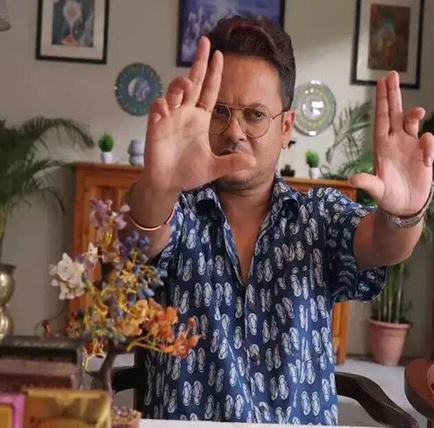 সিনেমার নাম হেমামালিনী। পারমিতা মুন্সী পরিচালিত এই সিনেমায় আসছে নতুন চমক। এই প্রথমবার সিনেমার পরিচালক &quot;মানিকদা&quot; ভূমিকায় অনস্ক্রিন অভিনয় করছেন বাংলা সিনেমার নায়ক রাহুল অরুণোদয় বন্দ্যোপাধ্যায়। এই গল্পে তার সহ অভিনেত্রী নিউ এজ এস্ট্রোলজার রোশনির ভূমিকায় অভিনয় করছেন প্রবাসী বাঙালি অভিনেত্রী রোশনি দত্ত। 