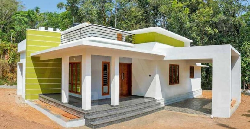 ঘরের আশেপাশে যদি কোনও বন্ধ ঘড়ি, ত্রুটিপূর্ণ চার্জার, ত্রুটিপূর্ণ মোবাইল ফোন, তার, বাল্ব বা অন্যান্য যন্ত্রপাতি পড়ে থাকে, তাহলে অবিলম্বে সেগুলো সরিয়ে ফেলুন। বাড়িতে ত্রুটিপূর্ণ ইলেকট্রনিক জিনিসপত্র রাখলে নেতিবাচক শক্তির প্রবাহ বাড়ে এবং রাহু খারাপ ফল দিতে শুরু করে।