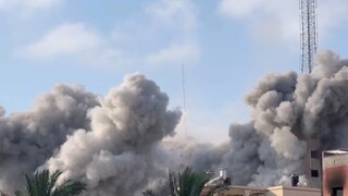 গাজার দক্ষিণেও ইজরায়েলি সেনার হামলা (Reuters) গাজার দক্ষিণেও ইজরায়েলি সেনার হামলা (Reuters)