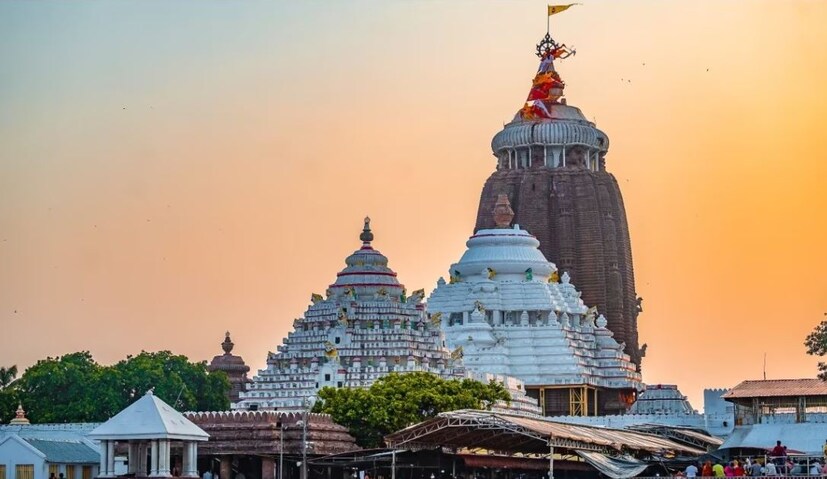 রত্ন ভাণ্ডারে কী কী রয়েছে, তা দেখার জন্য ১১ সদস্যের একটি কমিটি গঠন করা হয়েছিল। সেই কমিটির চেয়ারম্যান বিশ্বনাথ রথ। তিনি বলেন যে, বিগত প্রায় ৪ বছর ধরে এই প্রাচীন ছোট্ট মূর্তিগুলি প্রায় কালো হয়ে গিয়েছে। রথ টাইমস অফ ইন্ডিয়ার কাছে বলেন, সঙ্গে সঙ্গে কমিটির সদস্যরা একটি প্রদীপ প্রজ্জ্বলন করে মূর্তিগুলির আরাধনা করেন।