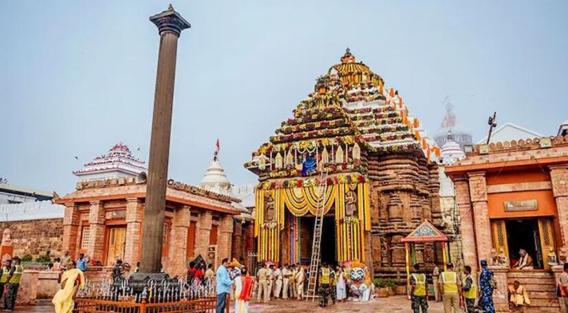 সেবাইতরা মনে করেন যে, এই মূর্তিগুলি আগে ভাণ্ডার পরিচালকদের দ্বারা সম্মানিত হত। বহু সময় আগে সেগুলির রক্ষণাবেক্ষণ করতেন এই ভাণ্ডার পরিচালকেরা। ওই টিমের সদস্যরা স্বীকার করে নিয়েছেন যে, অভ্যন্তরীণ প্রকোষ্ঠের অন্দরে এবং আলমারিতে কী কী সামগ্রী রাখা রয়েছে, সেই বিষয়ে তাঁদের কোনও ধারণাই নেই।