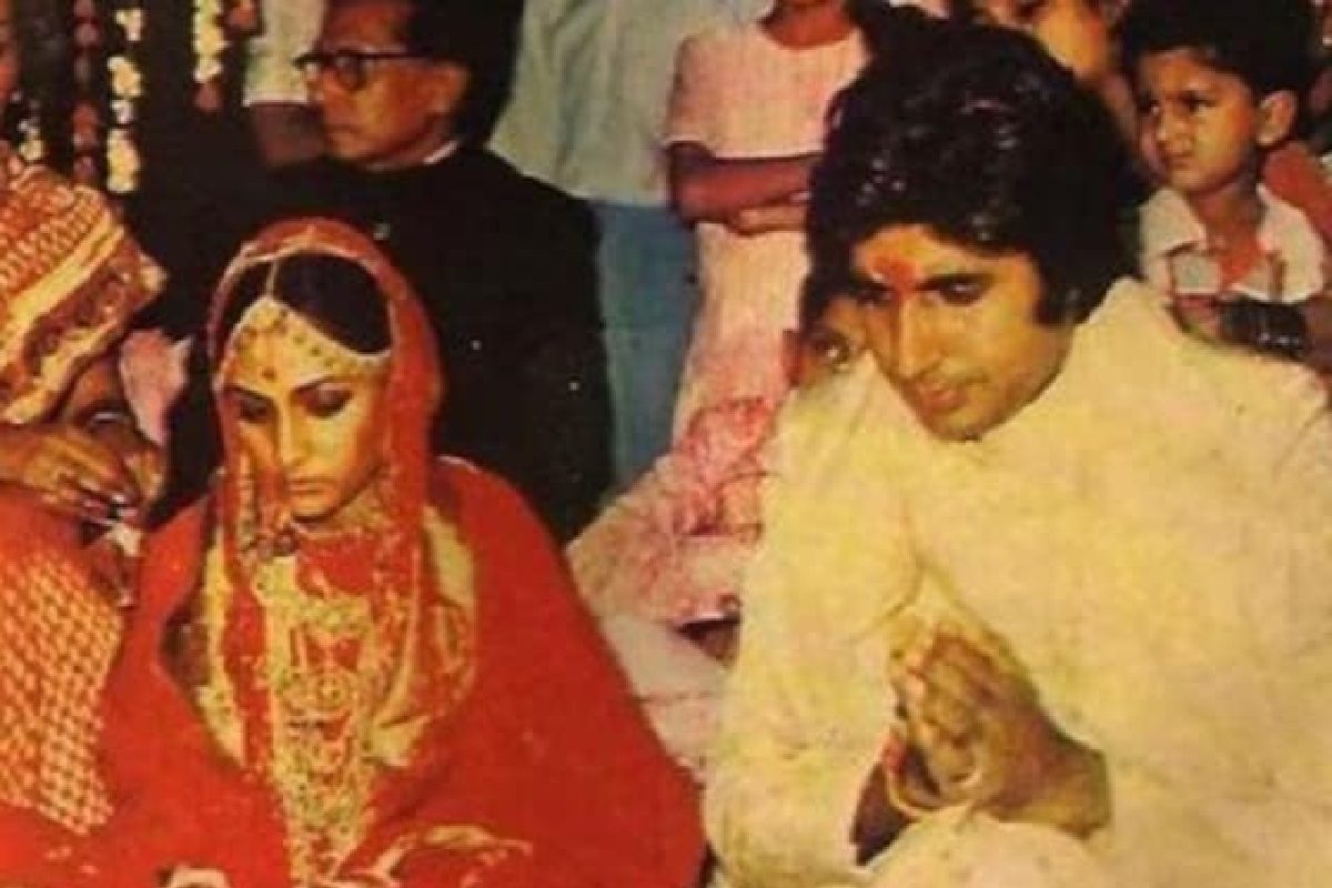 ‘আমার পরিবার ধ্বংস হয়ে গেল’ বিয়ের দিন জয়ার বাবার কথায় আঁতকে উঠেছিল বচ্চন পরিবার ‘আমার পরিবার ধ্বংস হয়ে গেল’ বিয়ের দিন জয়ার বাবার কথায় আঁতকে উঠেছিল বচ্চন পরিবার