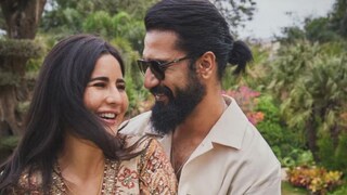 বিমানবন্দরে ক্যাটরিনা কাইফের ছবি ভাইরাল হয়৷ সেখানে অভিনেত্রীকে ঢিলে ঢালা পোশাকে দেখা যায়৷ এই পোশাকে অভিনেত্রীকে দেখে অনেকেই তাঁকে অন্তঃসত্ত্বা বলে অনুমান করেছেন৷