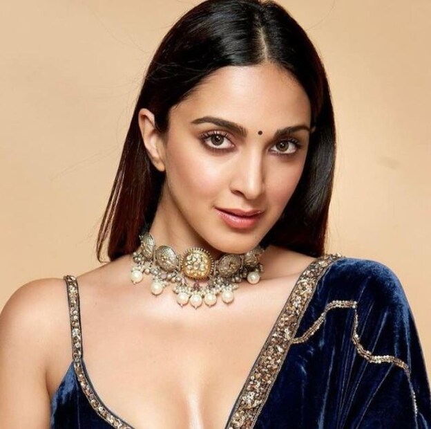 অন্যের সামনে নিজেকে আকর্ষণীয় করে তুলতে সকালেই চায়। তবে কিভাবে অন্যের কাছে নিজেকে আকর্ষণীয় করে তুলবেন জানেন কি? এ ব্যাপারে বিউটি এক্সপার্ট সঙ্গীতা গুহুর রায় জানান,বর্তমানে নিজের ব্যক্তিত্ব ধরে রাখতে এবং নিজেকে আকর্ষণীয় করে তুলতে মেনে চলতে হবে এ কিছু কিছু টিপস৷ (পিয়া গুপ্তা) অন্যের সামনে নিজেকে আকর্ষণীয় করে তুলতে সকালেই চায়। তবে কিভাবে অন্যের কাছে নিজেকে আকর্ষণীয় করে তুলবেন জানেন কি? এ ব্যাপারে বিউটি এক্সপার্ট সঙ্গীতা গুহুর রায় জানান,বর্তমানে নিজের ব্যক্তিত্ব ধরে রাখতে এবং নিজেকে আকর্ষণীয় করে তুলতে মেনে চলতে হবে এ কিছু কিছু টিপস৷ (পিয়া গুপ্তা)