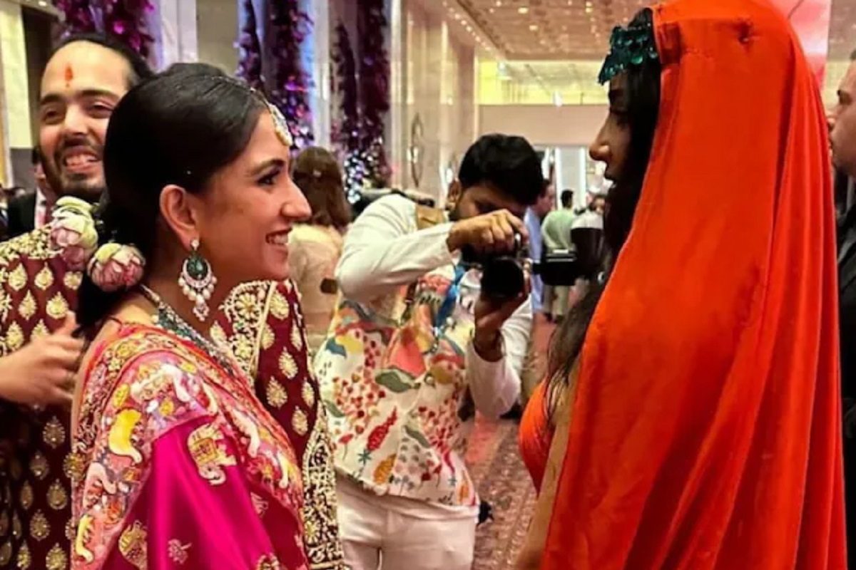 অনন্ত-রাধিকার বিয়ে মিটতেই মুখোমুখি রাধিকা- কারদাশিয়ান, একে অপরকে কী বললেন? অনন্ত-রাধিকার বিয়ে মিটতেই মুখোমুখি রাধিকা- কারদাশিয়ান, একে অপরকে কী বললেন?