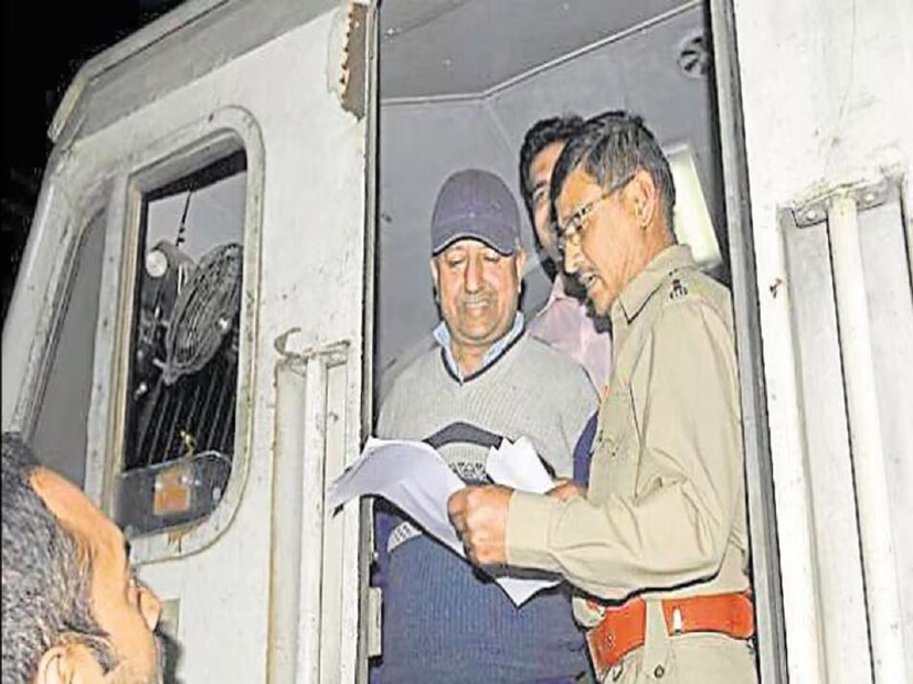 রেলের বিভাগীয় কর্তা জানিয়েছেন আইনকে সম্মান জানিয়েই তাঁদের এই পদক্ষেপ। আস্ত ট্রেনের মালিক না হয় হয়েই গেলেন সম্পূরণ। কিন্তু কী করবেন তিনি এই ট্রেন দিয়ে? ট্রেন তো আর বাড়ি নিয়ে যাওয়া যাবে না! মাঝেমধ্যে চোখের দেখাতেই সুখ তাঁর।
