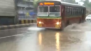 টানা বৃষ্টিপাতে জলমগ্ন মুম্বই শহরের বেশ কিছু অঞ্চল (Image: ANI)