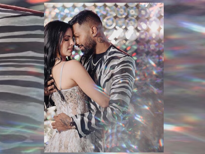 নাতাশা ও হার্দিকের বিয়ের ৪ বছর কেটে গেছে। দম্পতির একটি পুত্র রয়েছে, যার নাম অগস্ত্য। তারা দুজনেই ৩১ মে ২০২০ তারিখে বিয়ে করেন, যার আড়াই বছর পর ২০২৩ সালের ফেব্রুয়ারিতে তারা দুজনেই নিয়ম মেনে বিয়ে করেন।