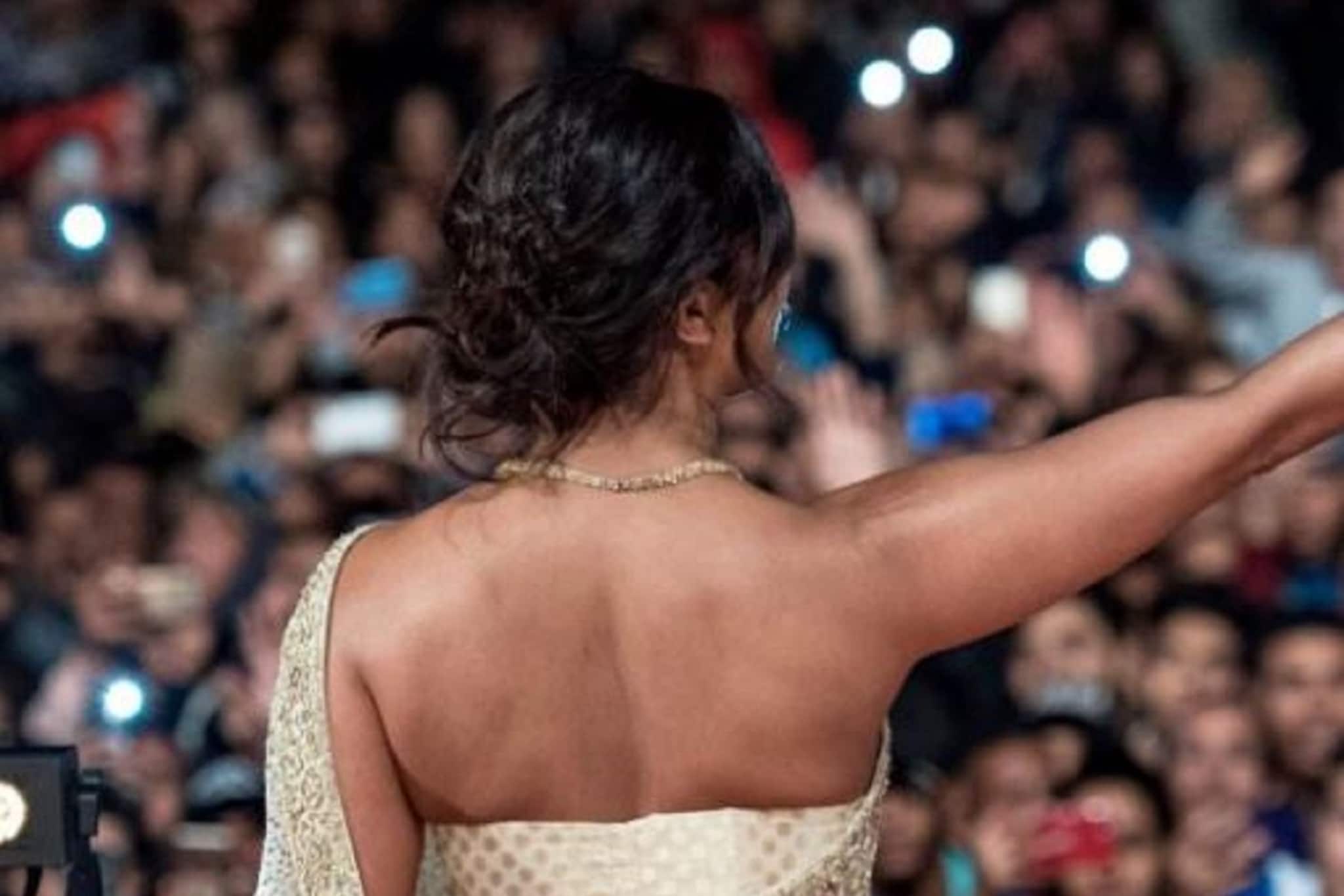 জনপ্রিয় নায়িকা,বাঁদরের হাতে থাপ্পড় খান!মুখের সার্জারি করে সেরার সেরা তালিকায়