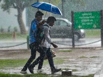 কলকাতা-সহ দক্ষিণবঙ্গের বিভিন্ন জেলায় প্রবল ঝড়বৃষ্টির সম্ভাবনা, কবে কোথায় বৃষ্টি