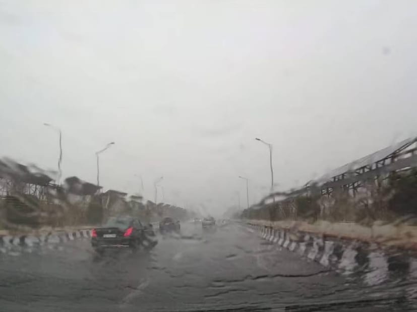 আগামী দুই থেকে তিন ঘণ্টার মধ্যে বৃষ্টির সতর্কতা রয়েছে একাধিক জেলায়। 