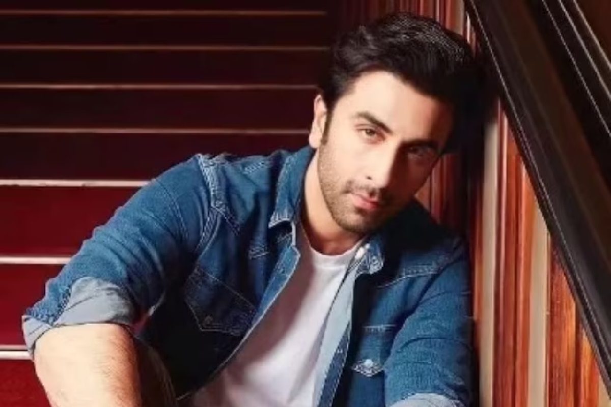 ‘সেই দু’জনের সঙ্গে প্রেম করায় আমার চরিত্রে দাগ পড়ে গেল…’ কাদের কথা বললেন রণবীর ‘সেই দু’জনের সঙ্গে প্রেম করায় আমার চরিত্রে দাগ পড়ে গেল…’ কাদের কথা বললেন রণবীর