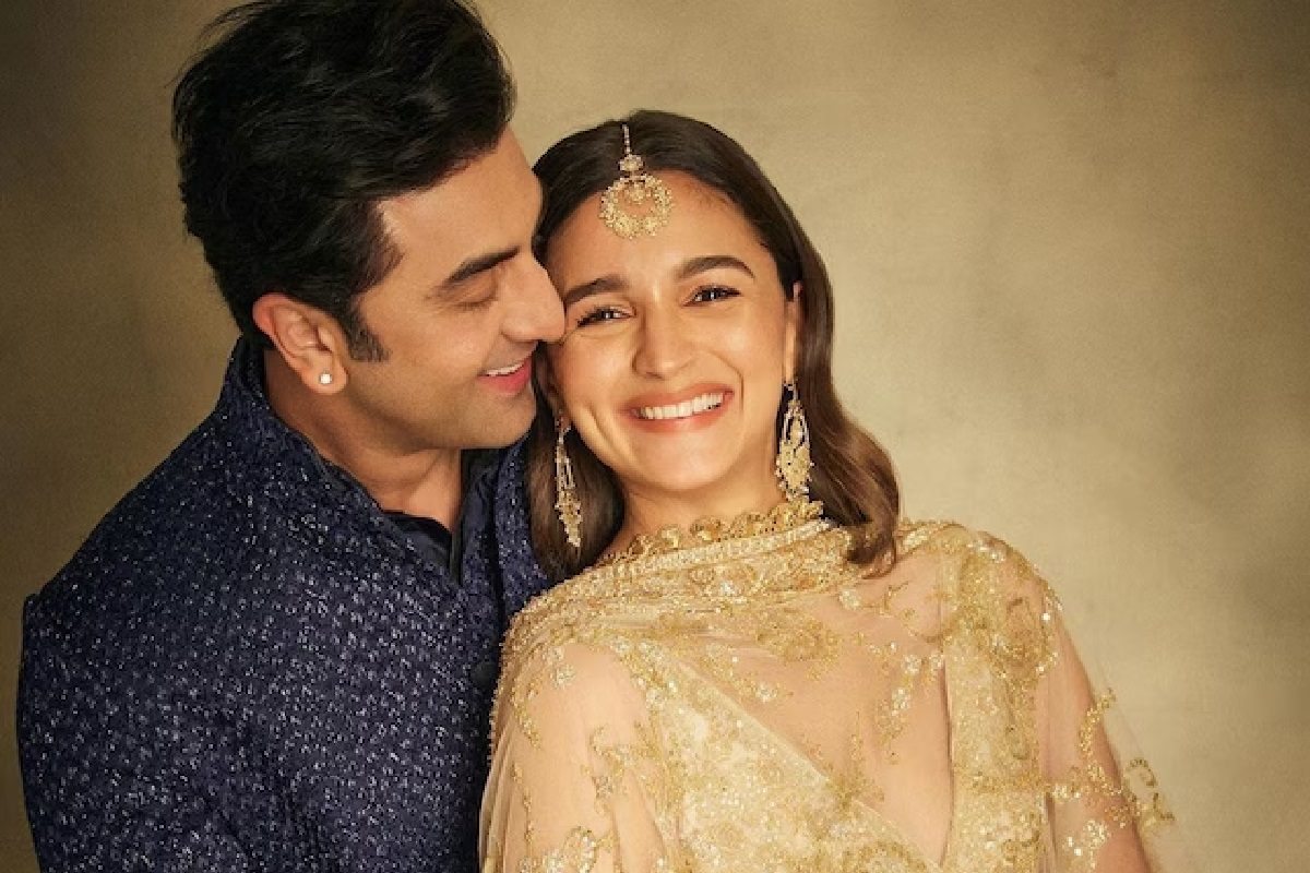 ১১ বছরের ছোট আলিয়া! রনবীরের মন পেতে কী কী বদলেছেন অভিনেত্রী? গোপন কথা ফাঁস ১১ বছরের ছোট আলিয়া! রনবীরের মন পেতে কী কী বদলেছেন অভিনেত্রী? গোপন কথা ফাঁস