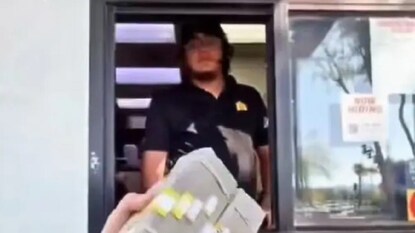 চাকরি ছাড়ার জন্য ৮৩ লাখ টাকা ফেরালো রেস্তোরাঁকর্মী চাকরি ছাড়ার জন্য ৮৩ লাখ টাকা ফেরালো রেস্তোরাঁকর্মী