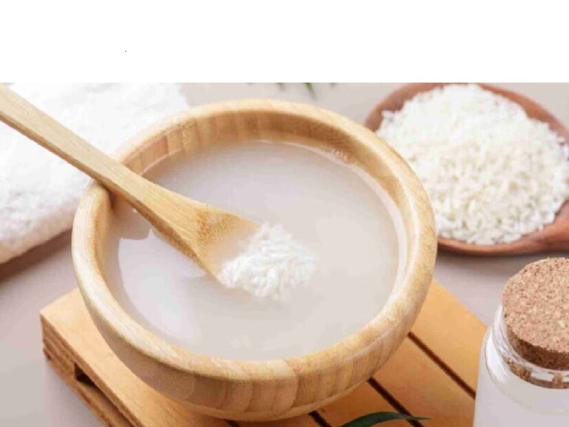 সপ্তাহে ২-৩ বার মুখে চাল ধোওয়া জল লাগালেই মিলবে সবচেয়ে ভাল ফল। আপনার মুখকে আলতো করে টোন করতে চালের জলে ভিজিয়ে রাখা একটি তুলোর প্যাড ব্যবহার করুন। মুখ পরিষ্কার করার জন্য ক্লিনজার হিসেবেও ব্যবহার করতে পারেন। এতে ত্বক উল্লেখযোগ্যভাবে মসৃণ এবং উজ্জ্বল হবে।   