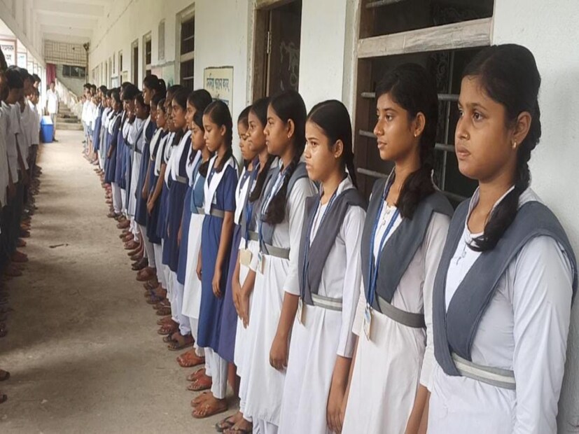 অগাস্ট মাসে দেশ জুড়ে কিছু বিশেষ ছুটির পাশাপাশি একটি লং উইকেন্ড বা দীর্ঘ সপ্তাহান্তও রয়েছে। অগাস্টে পালিত হয় বিশেষ একাধিক দিন যার মধ্যে রয়েছে, স্বাধীনতা দিবস, রাখিবন্ধন ও জন্মাষ্টমী। দেখে নেওয়া যাক কোন কোন দিন রয়েছে ছুটি। দেখে নিন ছুটি মিলিয়ে কী ভাবে প্ল্যান করতে পারেন আপনার হলিডে।