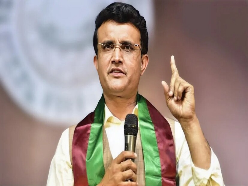 মোহন বাগান রত্ন সৌরভ গঙ্গোপাধ্যায়। এই নিয়ে অনেকের মনে প্রশ্ন ছিল, কেন দাদা! মোহনবাগান রত্ন সম্মানে মহারাজকে ভূষিত করার কারণ কী! তবে দাদা সব সময়ই সমালোচনার জবাব দিয়ে এসেছেন নিজের মতো করে।  