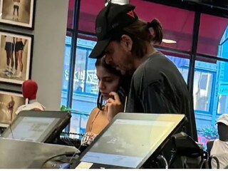 নিউইয়র্কে সময় কাটাচ্ছেন শাহরুখ খান ও সুহানা খান৷ নিউইয়র্কে সময় কাটাচ্ছেন শাহরুখ খান ও সুহানা খান৷