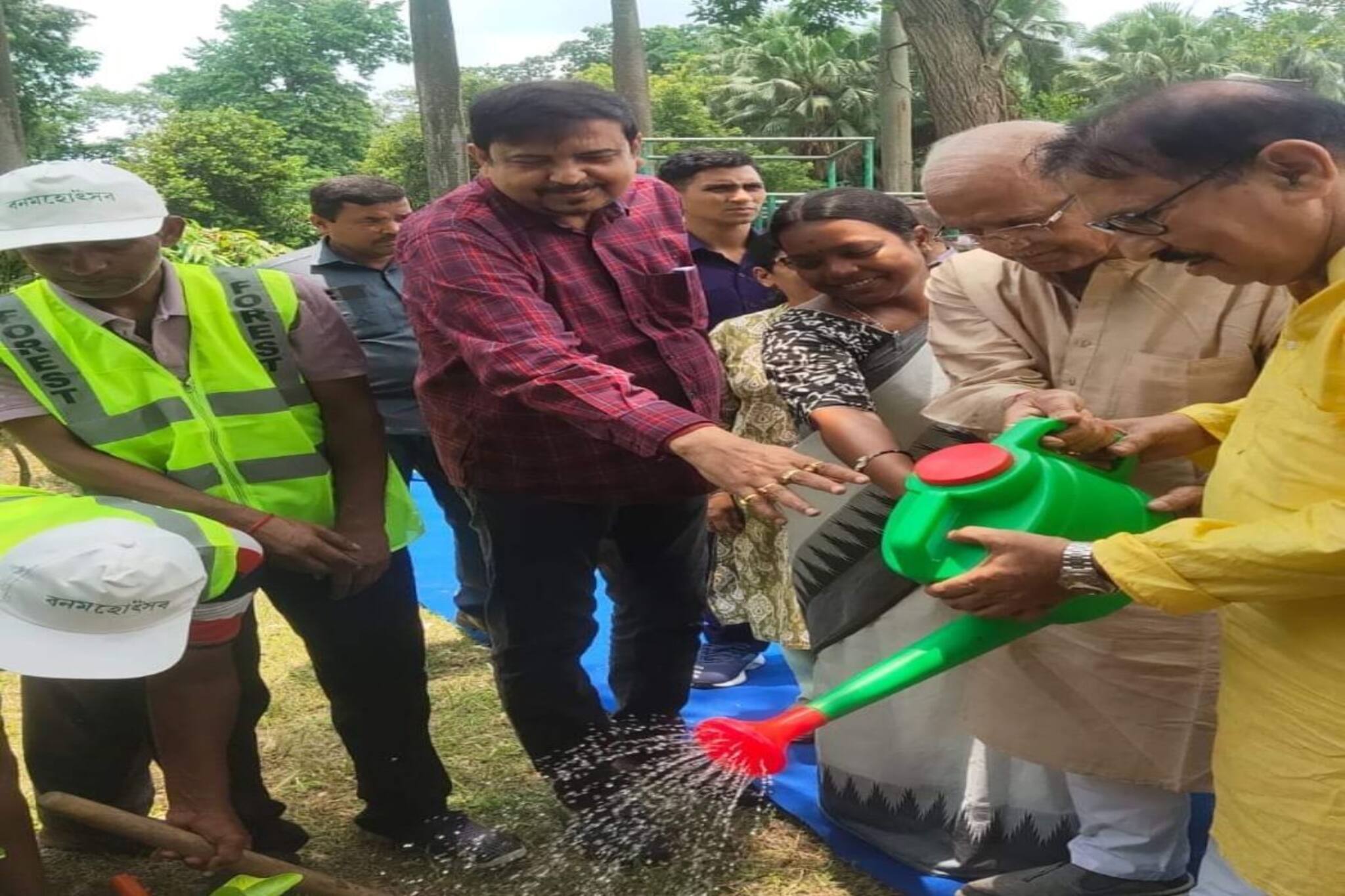 গাছের চারা নিলেন মাত্র ৫৭ জন বিধায়ক! মমতার স্বপ্নপূরণে তালিকায় কারা কারা?