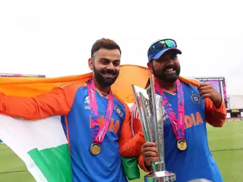 বার্বাডোজের সিঁড়ি দিয়ে উঠছেন বিরাট কোহলি। চোখে জল। সেইসময় সিঁড়ি থেকে নামছিলেন রোহিত শর্মা। নিজের সহযোদ্ধা, নিজের বন্ধু বিরাটকে দেখে তাঁকে কাছে টেনে নেন। দু'হাত বাড়িয়ে বিরাটকে বুকে জড়িয়ে ধরেন ভারতীয় অধিনায়ক। 