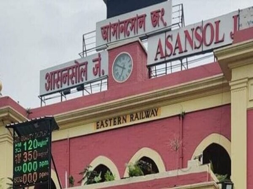 ভারতের ২০১১ সালের জনগণনা অনুসারে, আসানসোলের জনসংখ্যা ১২ লাখের উপর। এর মধ্যে পুরুষ ৫৩% এবং নারী ৪৭%।