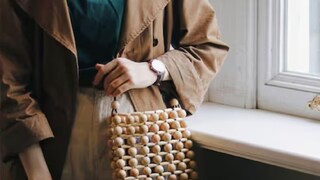 সুইডিশ মেয়ের ব্যাগ থেকে বেরোল অদ্ভুত জিনিস সুইডিশ মেয়ের ব্যাগ থেকে বেরোল অদ্ভুত জিনিস