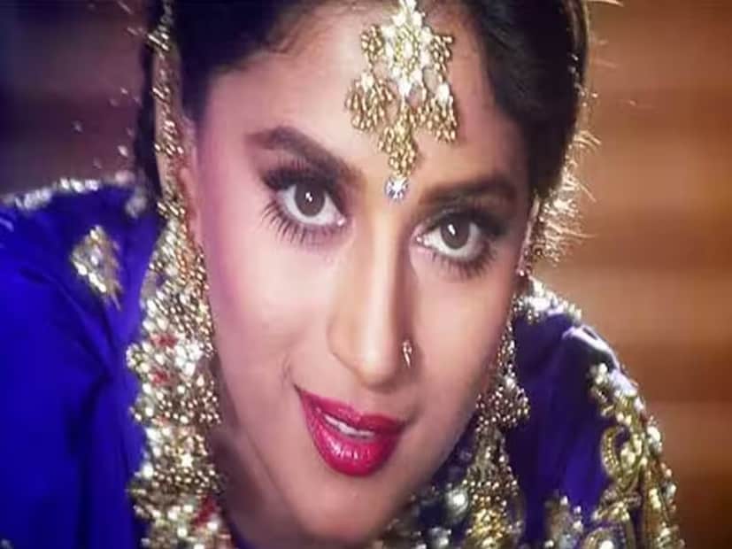 মাধুরীকে বিয়ে করতে রাজি হননি যে পুরুষ, তিনি আর কেউ নন গায়ক সুরেশ ওয়াডকর। মেয়ে অভিনয়কে কেরিয়ার হিসাবে বেছে নেবে, তেমনটা এক্কেবারে চাননি মাধুরীর বাবা-মা। সেই কারণেই মাধুরীর জন্য পাত্র খোঁজা শুরু করে দিয়েছিলেন তাঁরা।
