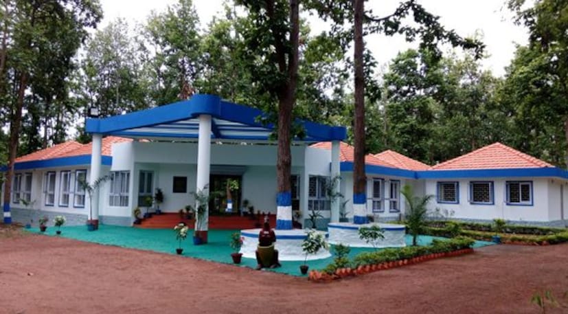লোধাশুলি হয়ে ঝাড়গ্রাম শহর ঢোকার মুখেই রয়েছে এই প্রকৃতি পর্যটন কেন্দ্র। অথবা হাওড়া স্টেশন থেকে ট্রেনে করে সোজা চলে আসতে হবে ঝাড়গ্রাম। ঝাড়গ্রাম রেল স্টেশন থেকে নেমে টোটোতে করে আপনি চলে যেতে পারেন এই প্রকৃতি পর্যটন কেন্দ্রে। এছাড়াও,পশ্চিমবঙ্গ সরকারের ফরেস্ট ডেভেলপমেন্ট কর্পোরেশন লিমিটেডের ওয়েবসাইডে গিয়ে আপনি বুকিং করতে পারেন। ওয়েবসাইটটি হল- https://www.wbfdc.net