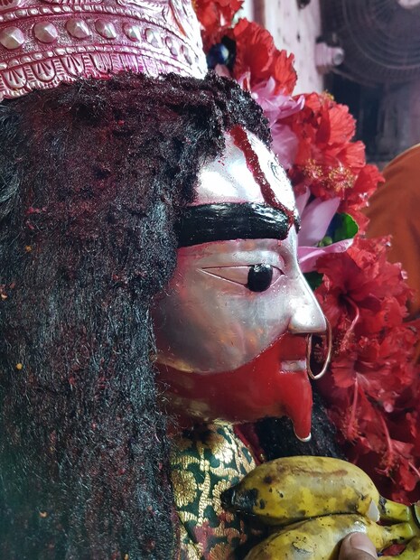অন্যদিকে আজকে শনিবার হওয়ায় বহু ভক্তের সমাগম তারাপীঠ মন্দির চত্বরে। তারাপীঠ মহাশ্মশান জলমগ্ন হলেও বৃষ্টিপাত উপেক্ষা করে তারাপীঠ মন্দিরে চলছে সকাল থেকেই পুজো। Input- Souvik Roy 