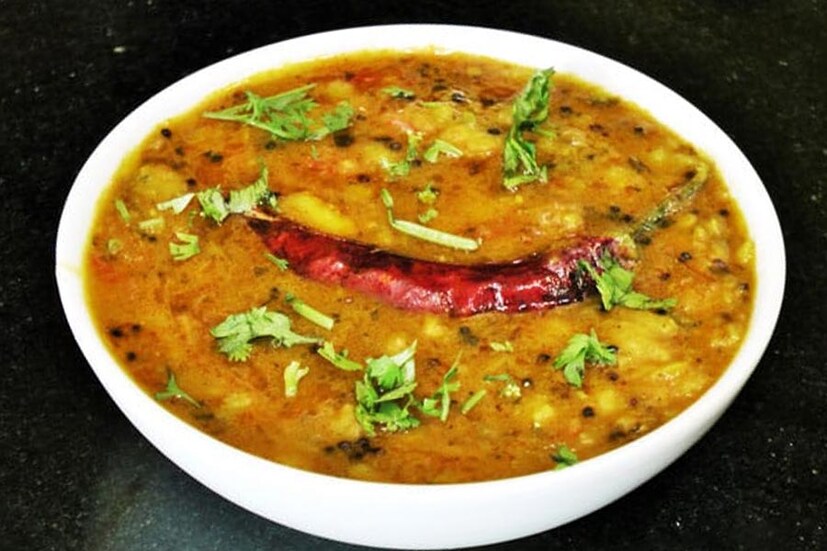 ডাল সম্পূর্ণ প্রোটিনের উৎস নয়-- অনেকেই মনে করেন, ডাল খেলে শরীরে প্রোটিনের সব চাহিদা পূরণ হয়। বিশেষত যাঁরা নিরামিষ খান, তাঁরা ডালের মাধ্যমেই শরীরে প্রোটিনের চাহিদা পূরণ করেন। কিন্তু, মাথায় রাখবেন, ডালজাতীয় শস্যে সম্পূর্ণ প্রোটিন থাকে না। এতে মিথিওনাইন নামক প্রোটিন থাকে না। তাই শরীরে প্রয়োজনীয় অ্যামাইনো অ্যাসিডের চাহিদা পূরণ করতে কেবল ডালের উপর ভরসা করবেন না।