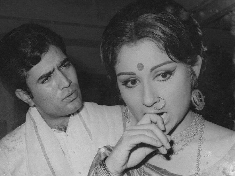 *রাজেশ খান্নার সিনেমা দেখতে গিয়ে ভক্তরা প্রেক্ষাগৃহে তাঁকে এক ঝলক দেখলে শিস দিতেন এবং হাততালি দিতেন। কিন্তু সময় এমন মোড় নেয় যে রাজেশ খান্নার ৭টি ছবি একের পর এক ফ্লপ হয়। অমিতাভ বচ্চনের এন্ট্রি এবং পরপর ফ্লপ ছবিগুলি তাঁর জীবনকে এতটাই অন্ধকার নেমে আসে তিনি মাদকাসক্ত হয়ে পড়েন। রাজেশ খান্না নিজেই তাঁর এক সাক্ষাৎকারে এই কথা জানিয়েছিলেন।। 