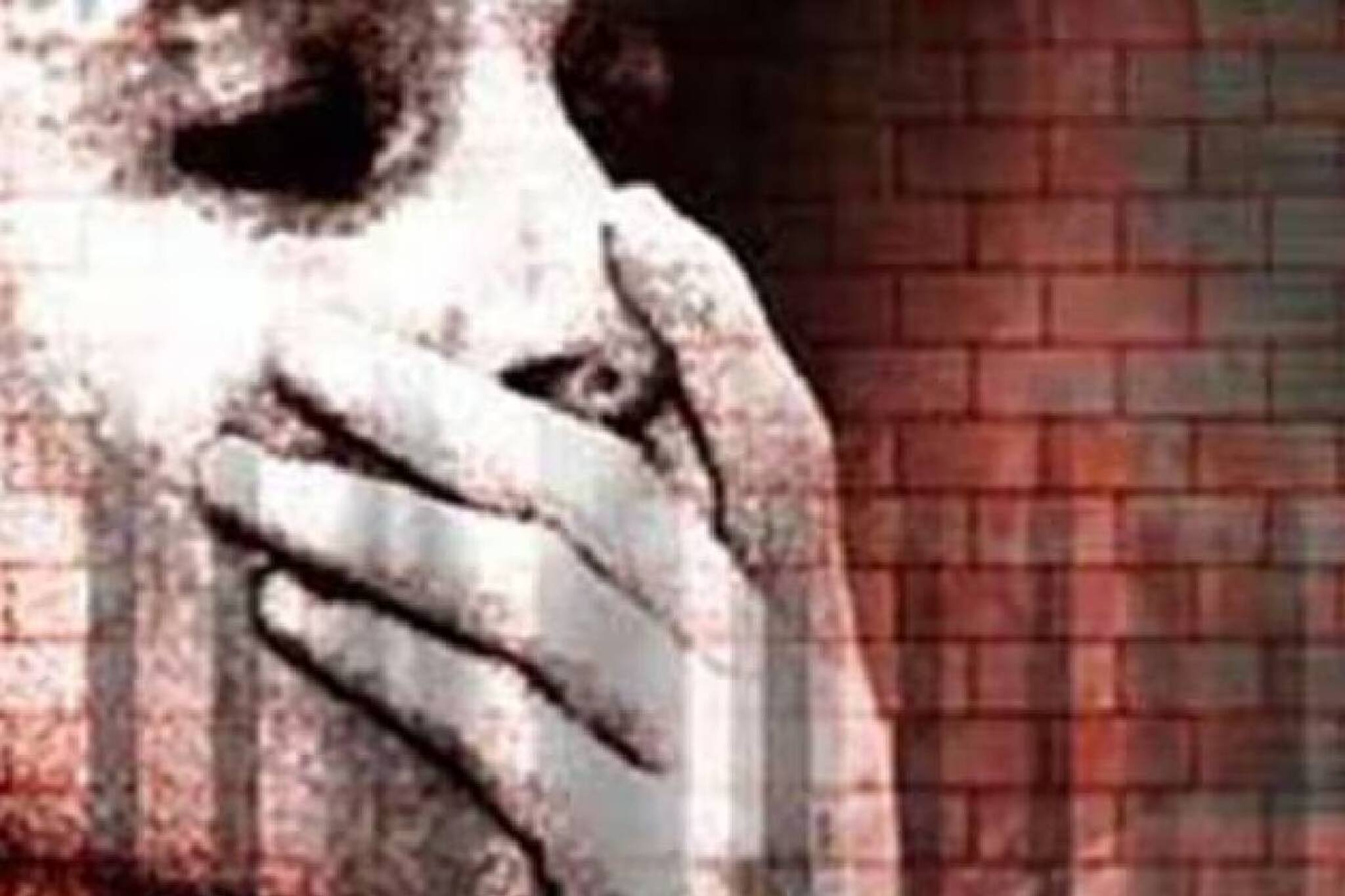 প্রেমিকাকে নিয়ে পালিয়েছে ভাই, দিদিকে গণধর্ষণের অভিযোগ তরুণীর পরিবারের বিরুদ্ধে!